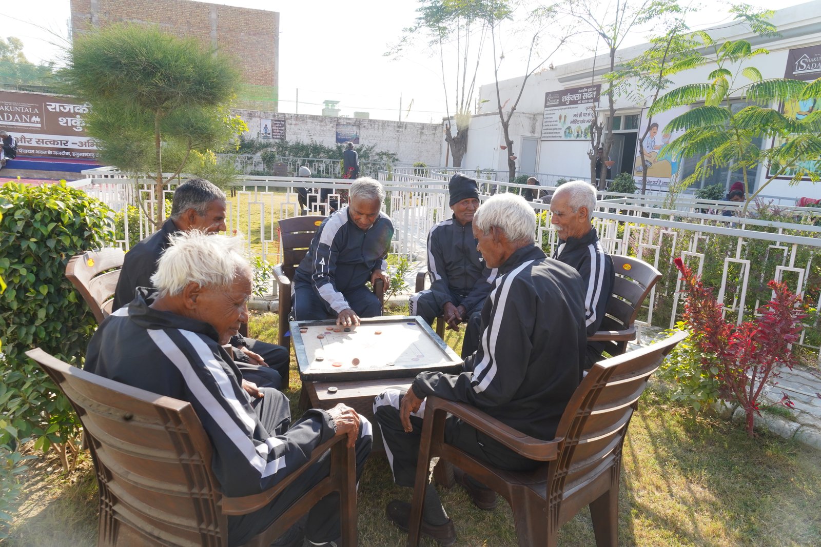 Elders playing carrom at Shakuntala Sadan